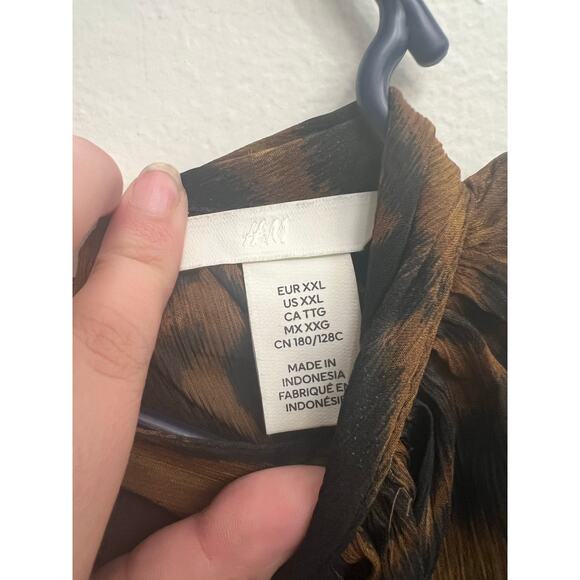 H&M TIGER PRINT BOW SLEEVE BLOUSE - Picture 2 of 6